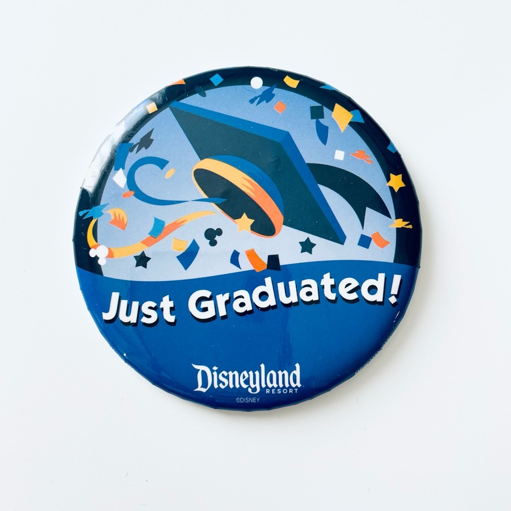 📍5/$20 Disneyland “Just Graduated” Pin Button